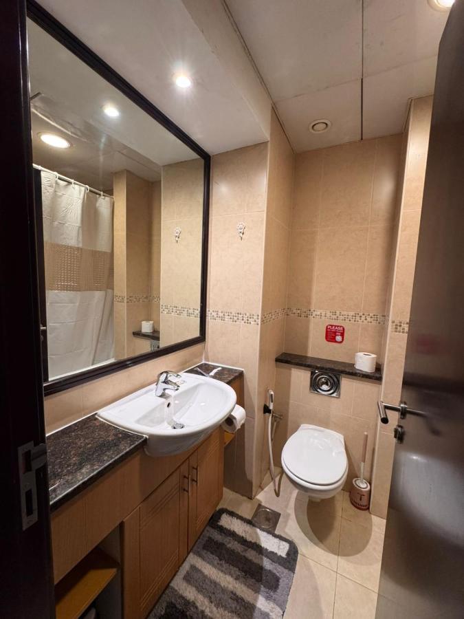 Click Stay - JLT - Entire Studio & Balcony Lakes view Apartment -AM - 3