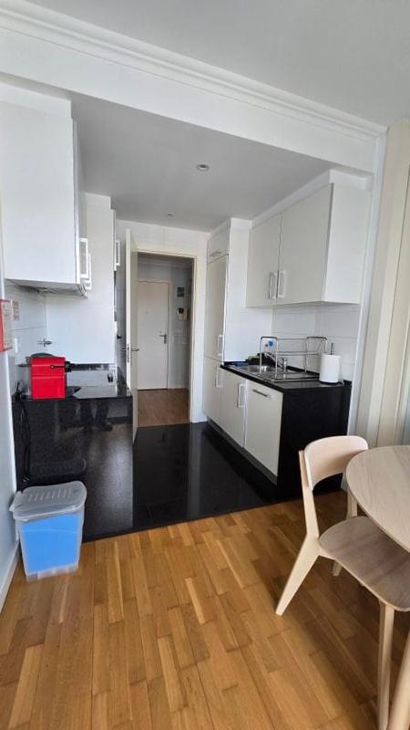 City Living 1BR in Expo Center - 4