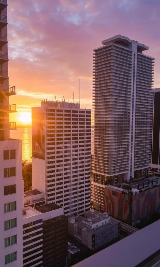 Heart of downtown Miami Studio POOL & GYM - 3