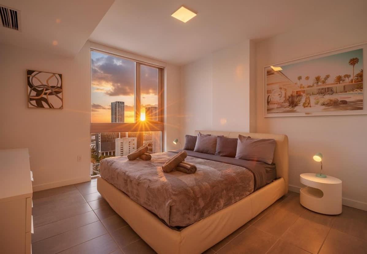 Sky-high1 BR Downtown Miami's heart - Pool & Gym - 2