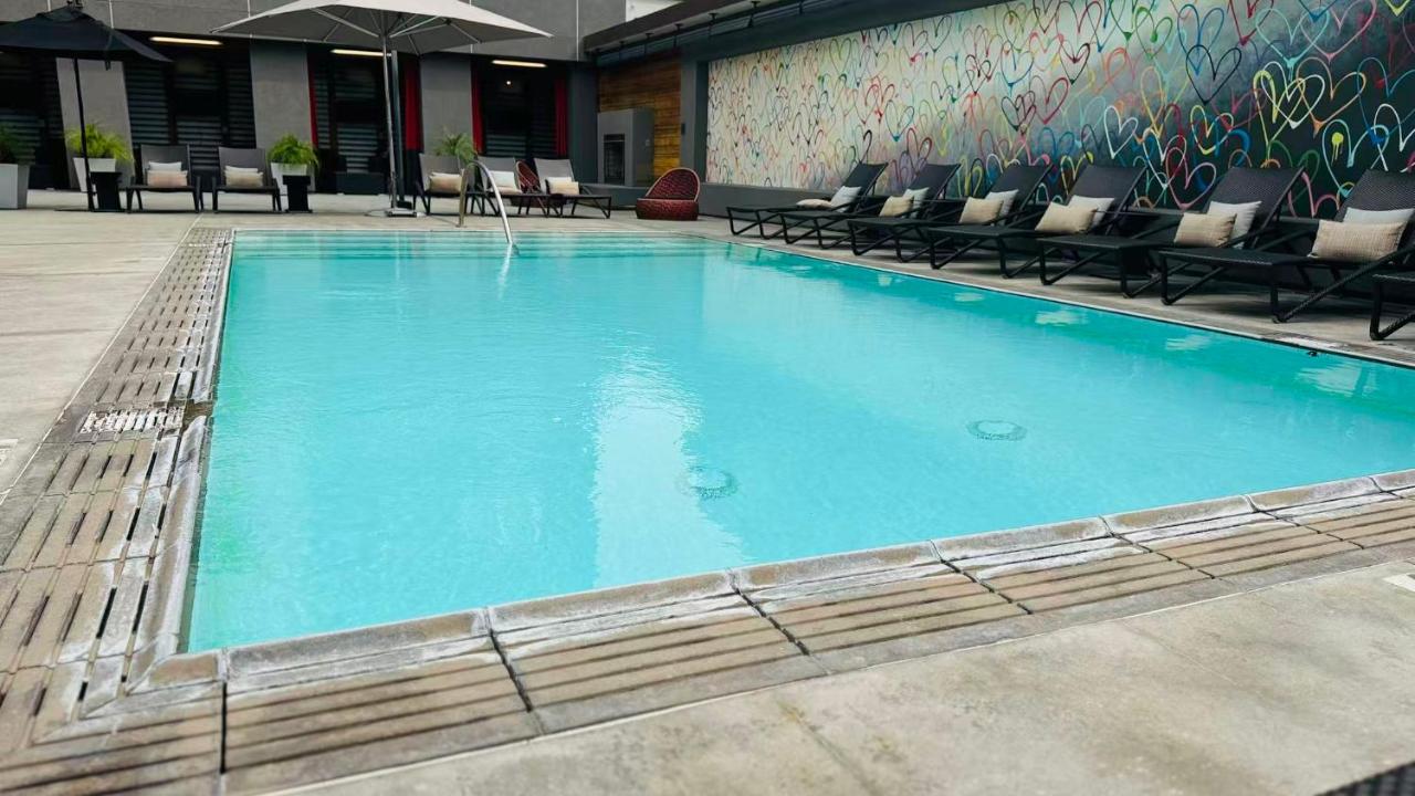 West Hollywood Stylish One Bedroom - Free Parking & Pool & Gym - 4