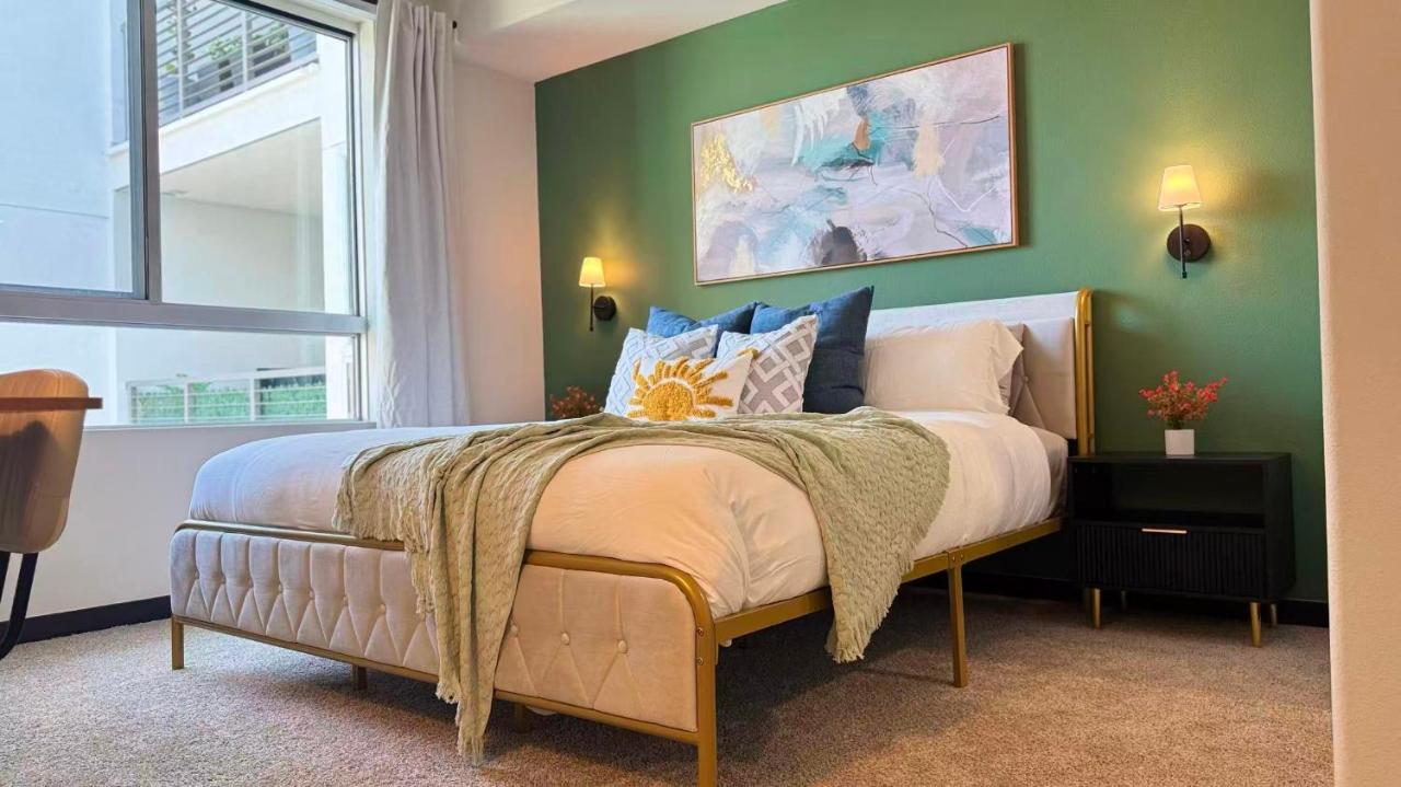 West Hollywood Stylish One Bedroom - Free Parking & Pool & Gym - 2