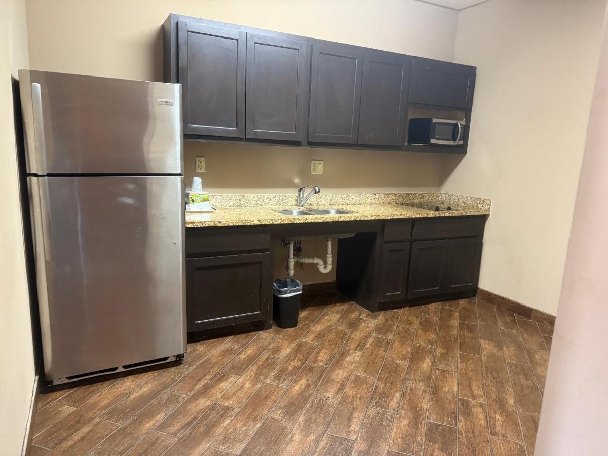 Executive inn and suites — photo 9