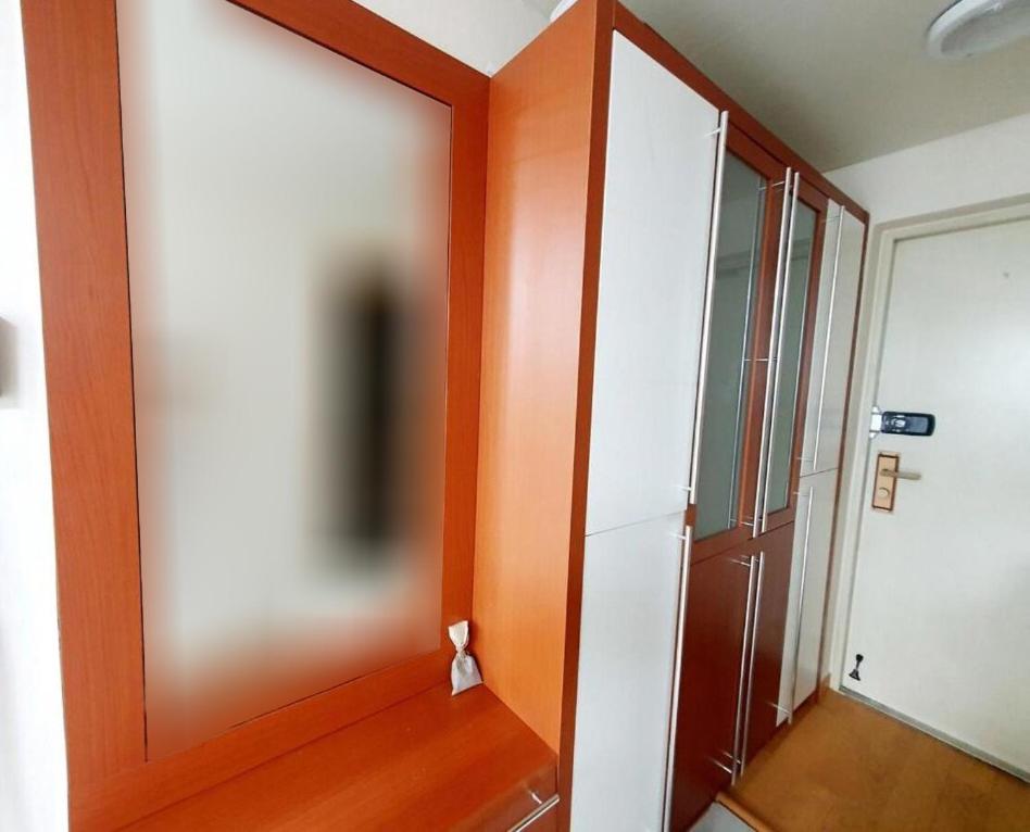 5 house with a great view and elevator access Right in front of Hongik Univ Station - 5