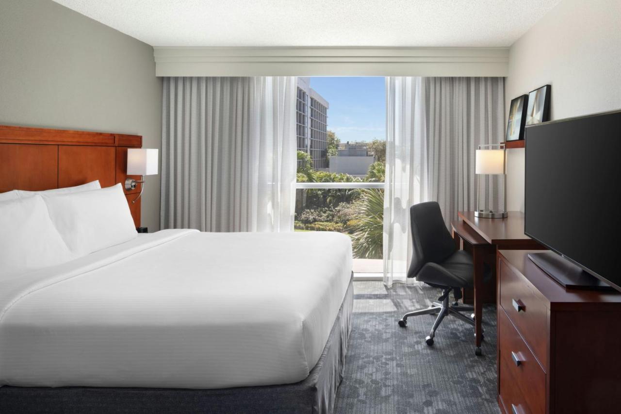 Courtyard by Marriott Miami Airport - 4