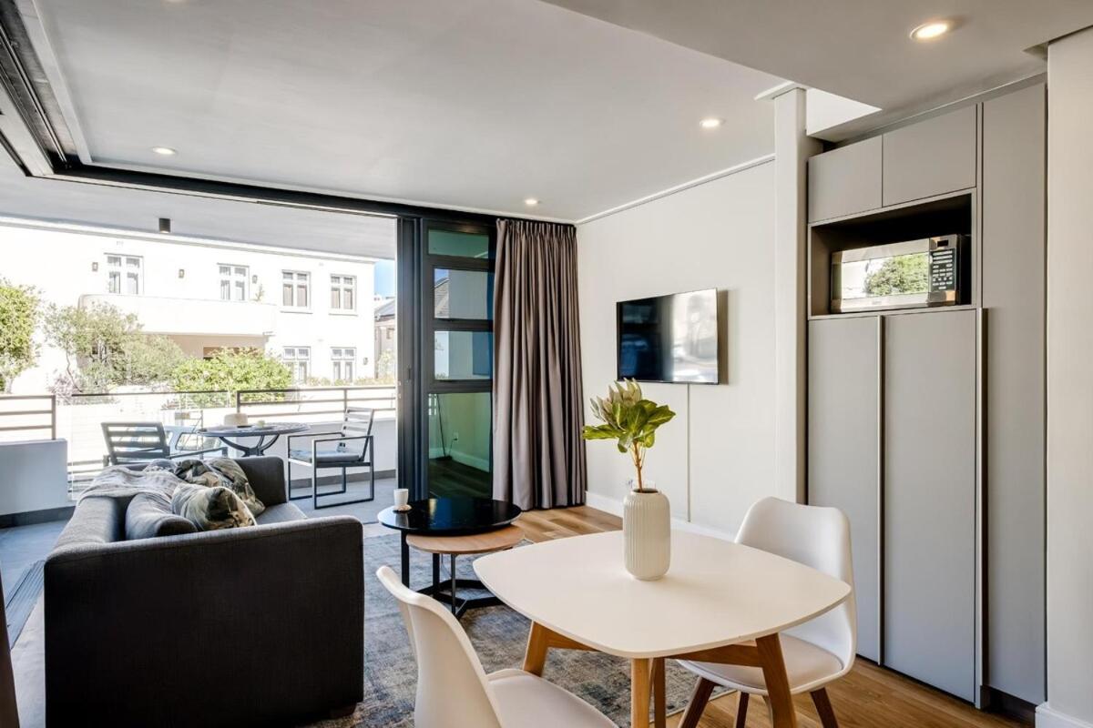 7 on Bantry unit 205 Sea point Modern Seaside Apartment - 5