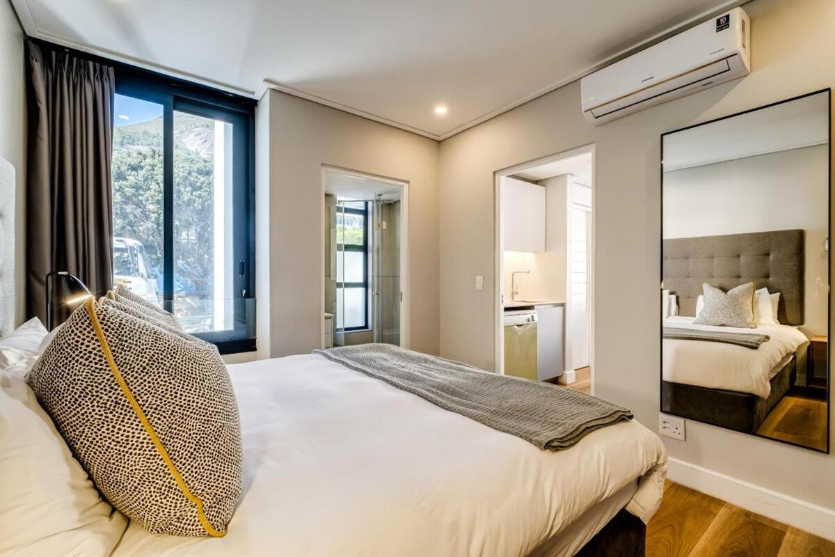 7 on Bantry unit 205 Sea point Modern Seaside Apartment - 2