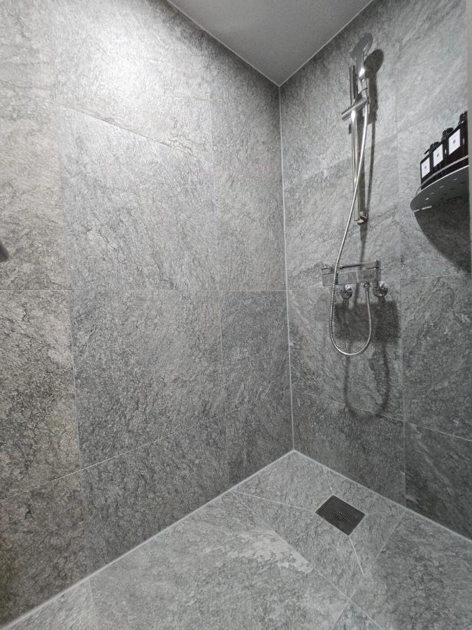 New Serene Hongdae Gardensuite, 5min from AREX - 4