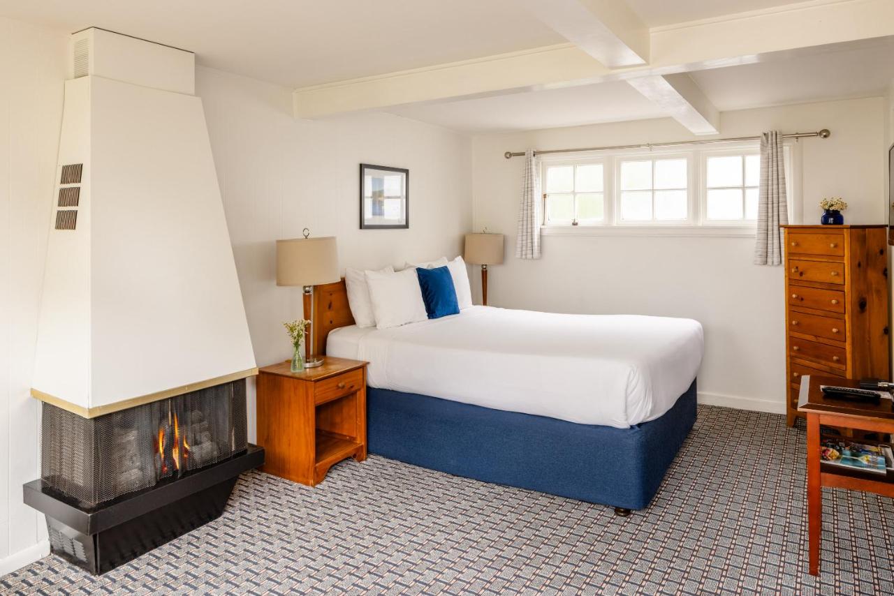 Carmel Fireplace Inn — photo 7