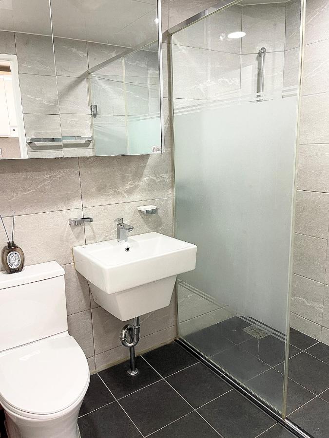 Romantic and Spacious Duplex Hongik Stn 1minute - 3