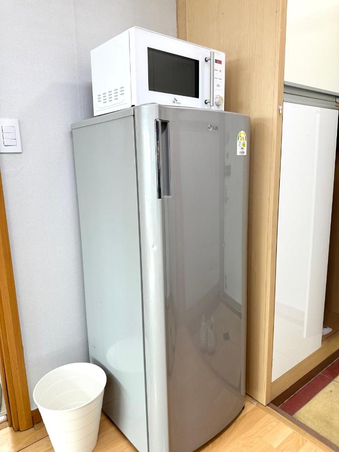 Simple and Cozy Hongik House - 3