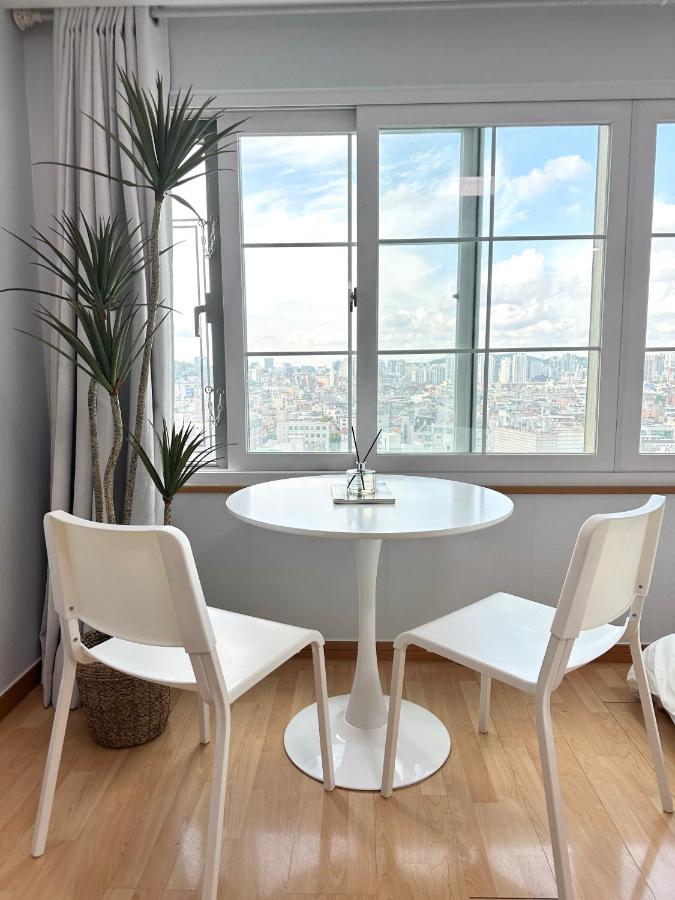 Simple and Cozy Hongik House - 4