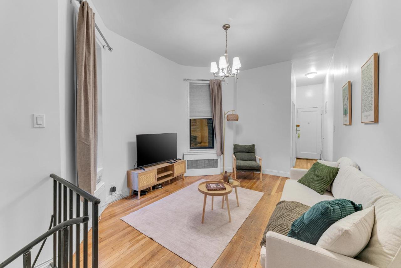 Inviting 2Bd Upper East Side Stay with Backyard - 5