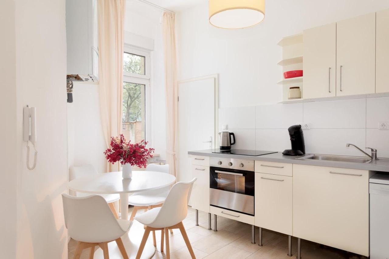 central I 2 bedroom I fast Wifi - 3