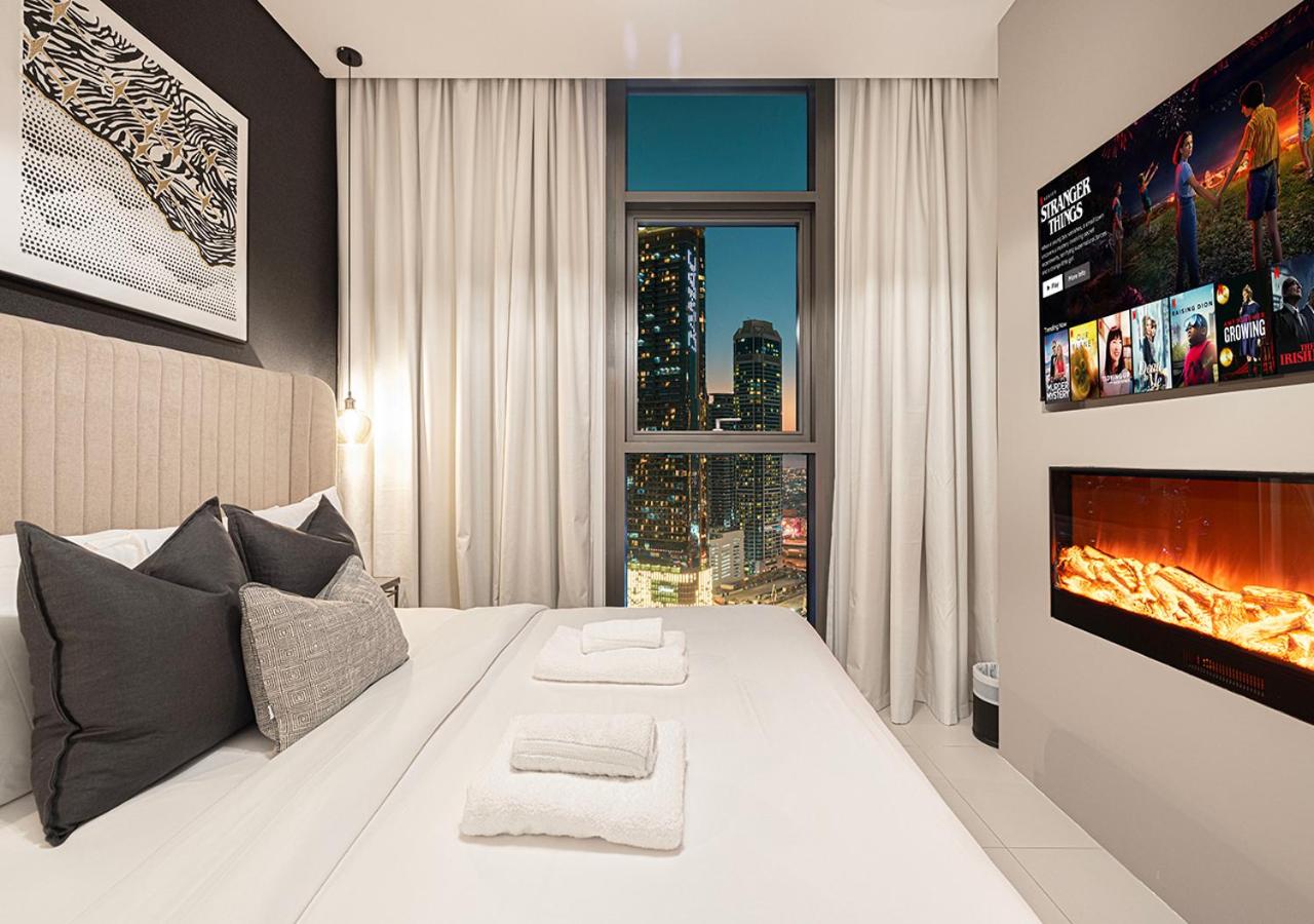 Luxury Burj Crown Suites by Maison Aurora - 3