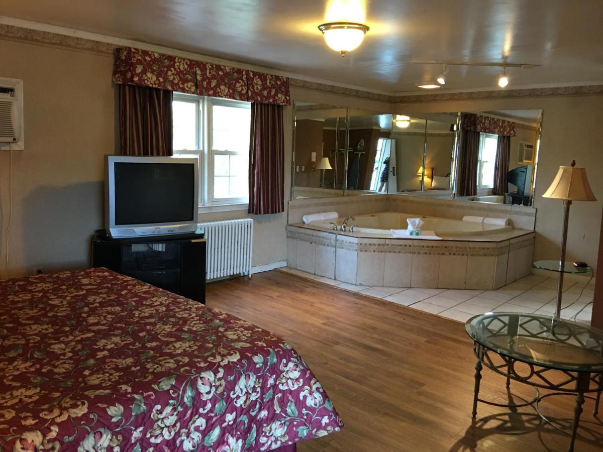 Colonie inn and Suites — photo 7