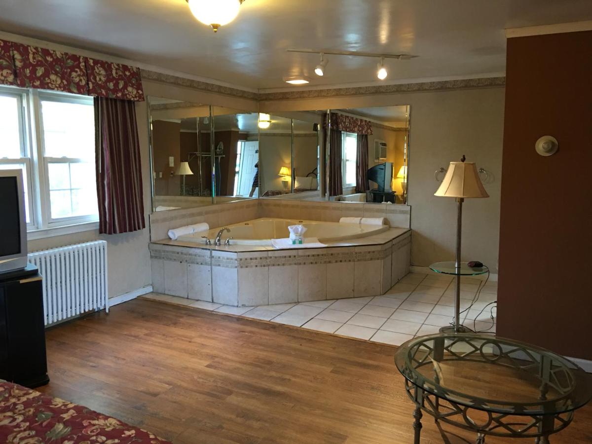 Colonie inn and Suites — photo 3