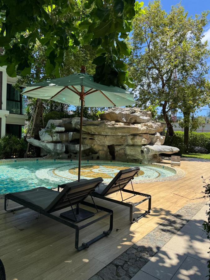 Pool Access Beachfront Studio - 4