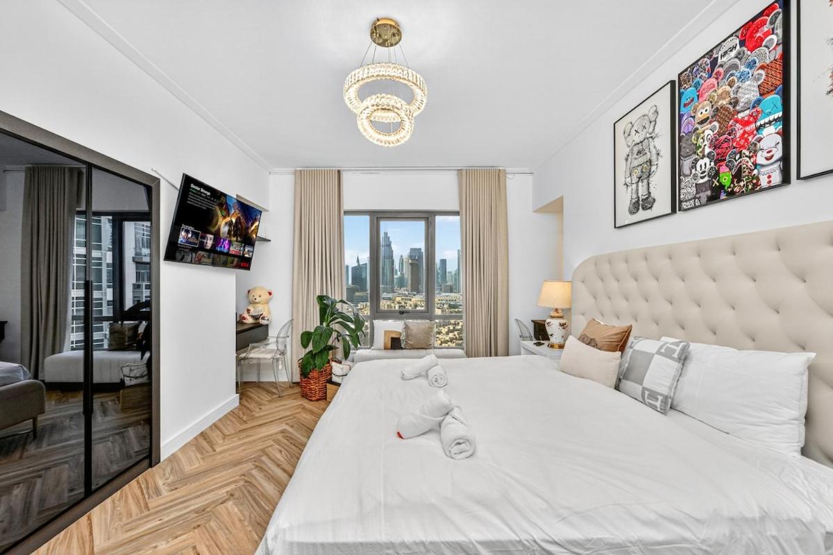 Stunning 2 Bdr Luxury Burj Khalifa view - 2