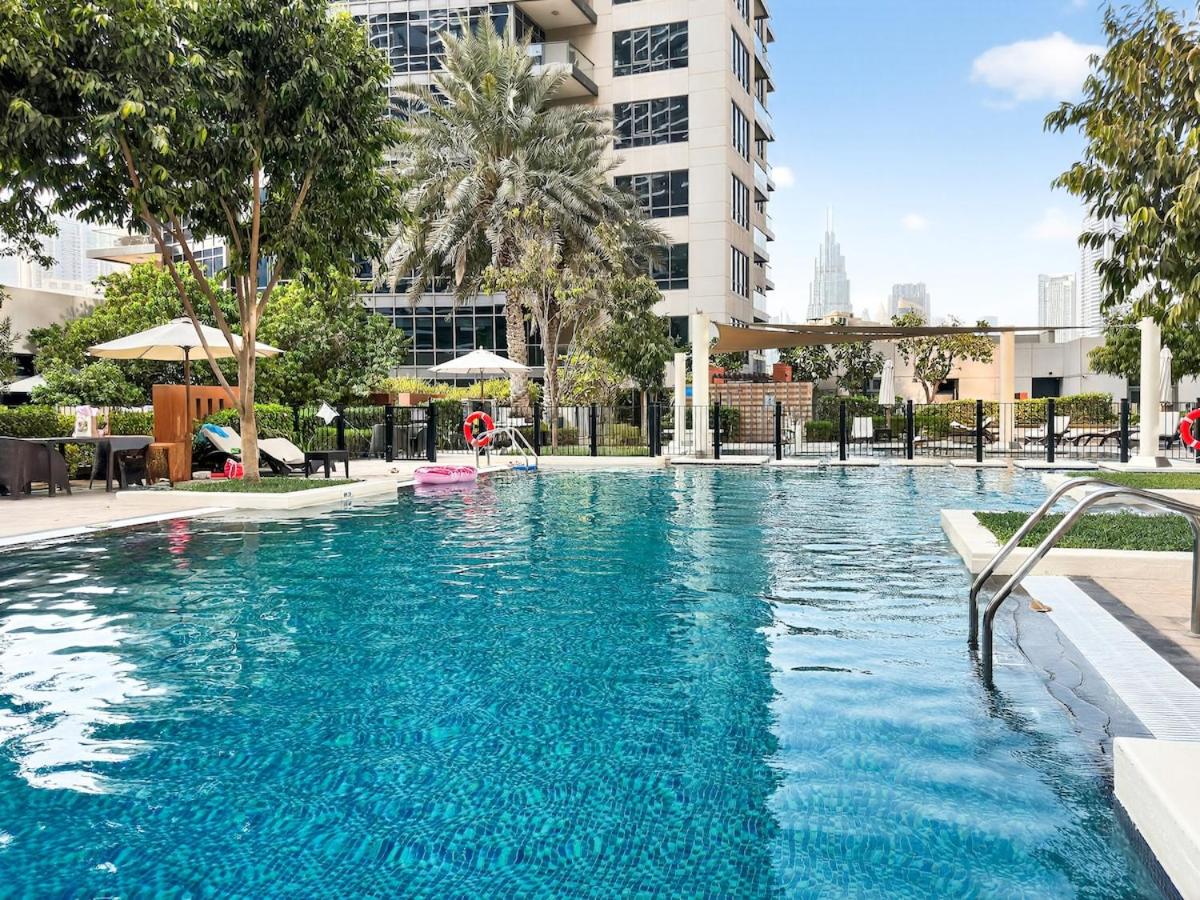 Stunning 2 Bdr Luxury Burj Khalifa view - 4