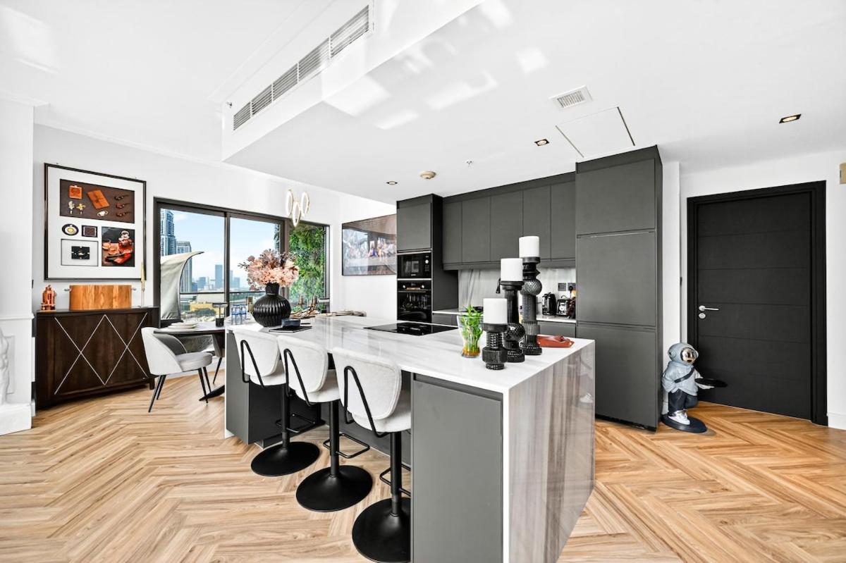 Stunning 2 Bdr Luxury Burj Khalifa view - 5