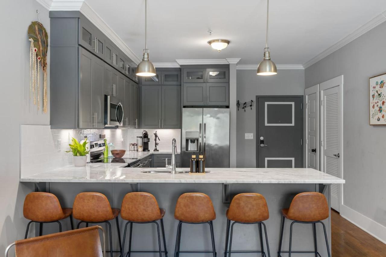 Only 4 Miles to Broadway with Free Parking and TVs in Bedrooms - 2