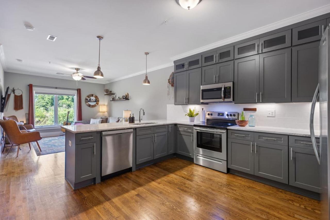 Only 4 Miles to Broadway with Free Parking and TVs in Bedrooms - 4