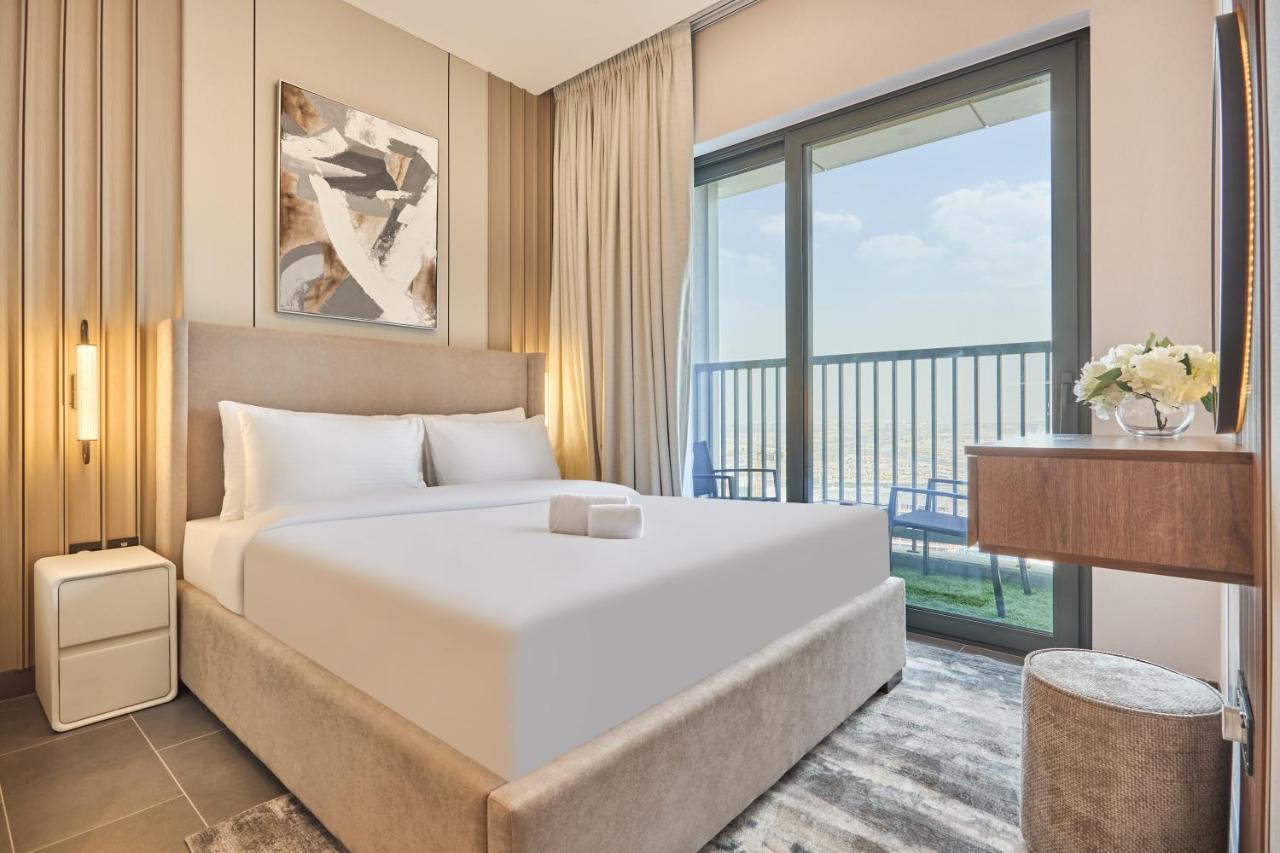 STAY BY LATINEM Luxury 1BR Holiday Home CB 2001 Near Burj Khalifa - 2