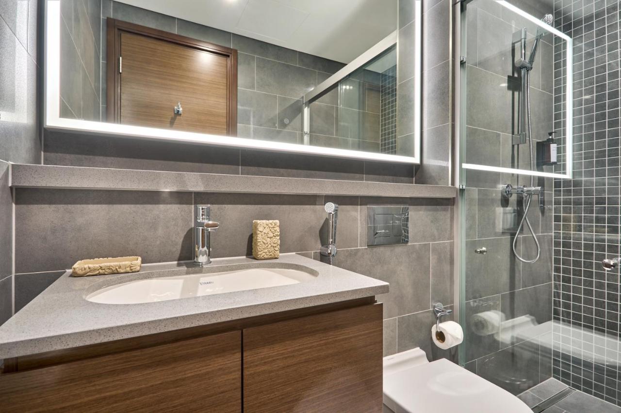 STAY BY LATINEM Luxury 1BR Holiday Home CB 2001 Near Burj Khalifa - 3