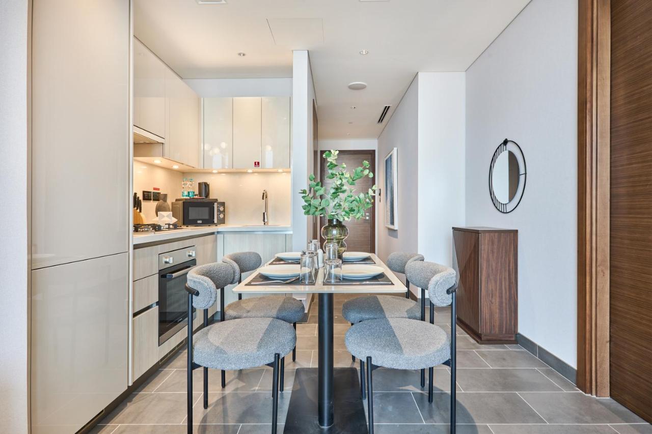 STAY BY LATINEM Luxury 1BR Holiday Home CB 2001 Near Burj Khalifa - 5