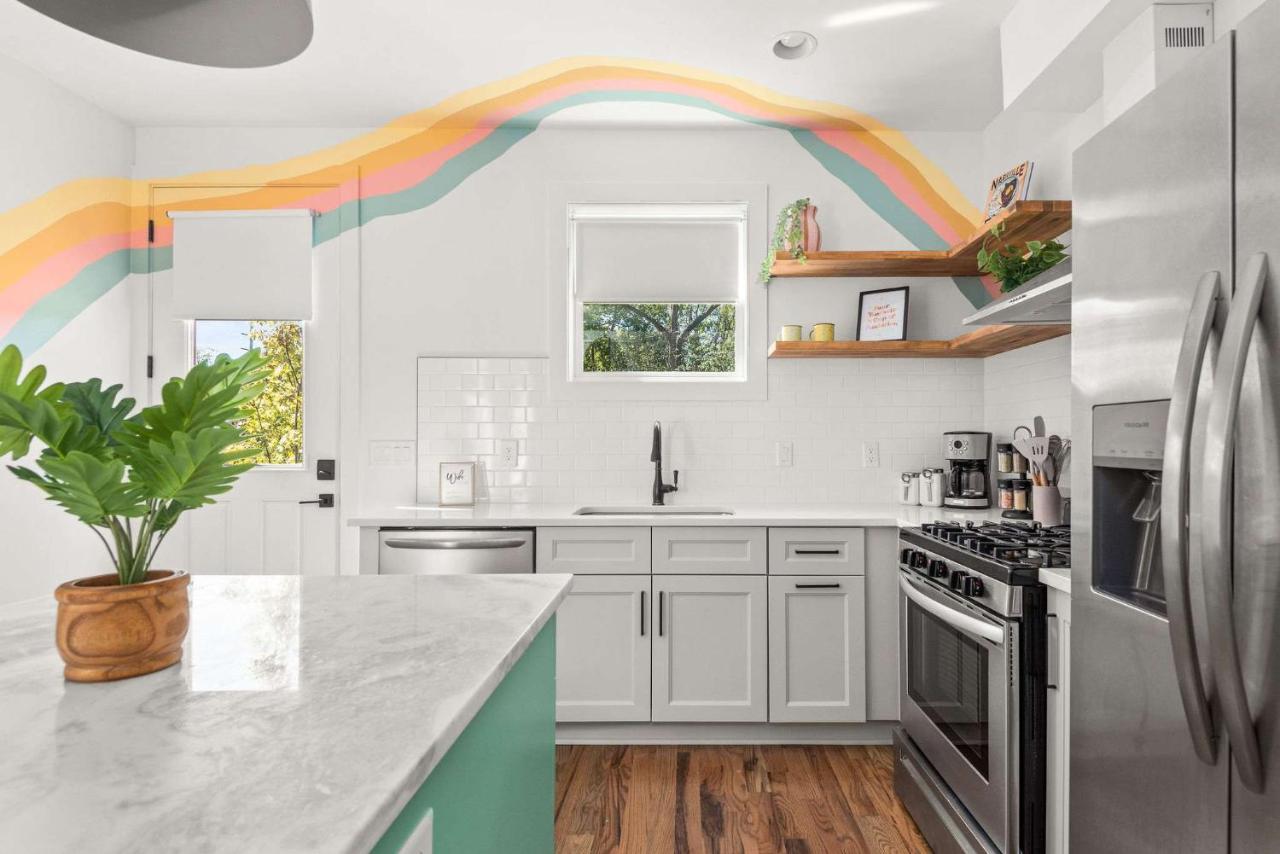 The Jolene Bubbly Bar with Views 5min to DT - 2