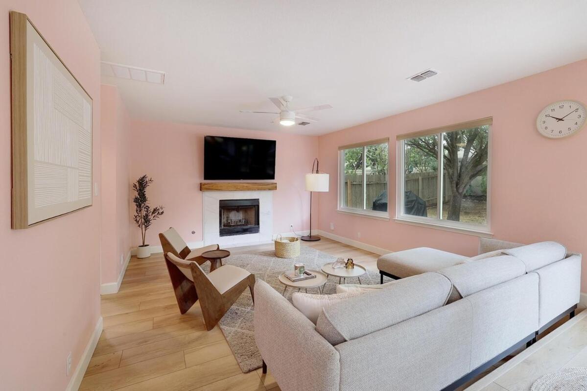 Modern 3BR Home with Game Room & Gym Near The Domain - 4