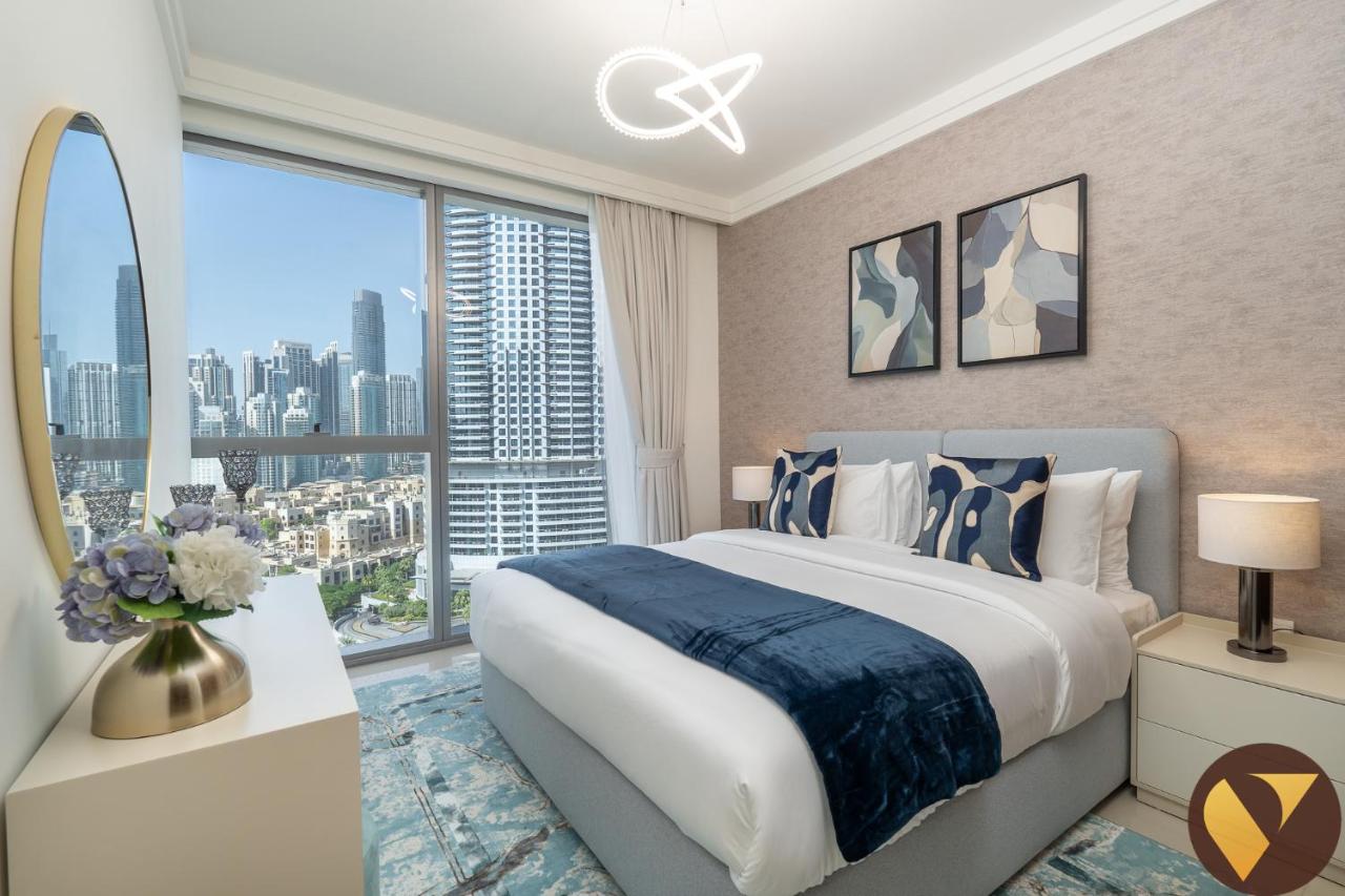 Vogue Vacation Homes, Downtown Boulevard Point near Burj Khalifa and Dubai Mall, One Bedroom Apartment with Burj Khalifa view from the Balcony and Access to all Amenities - 4