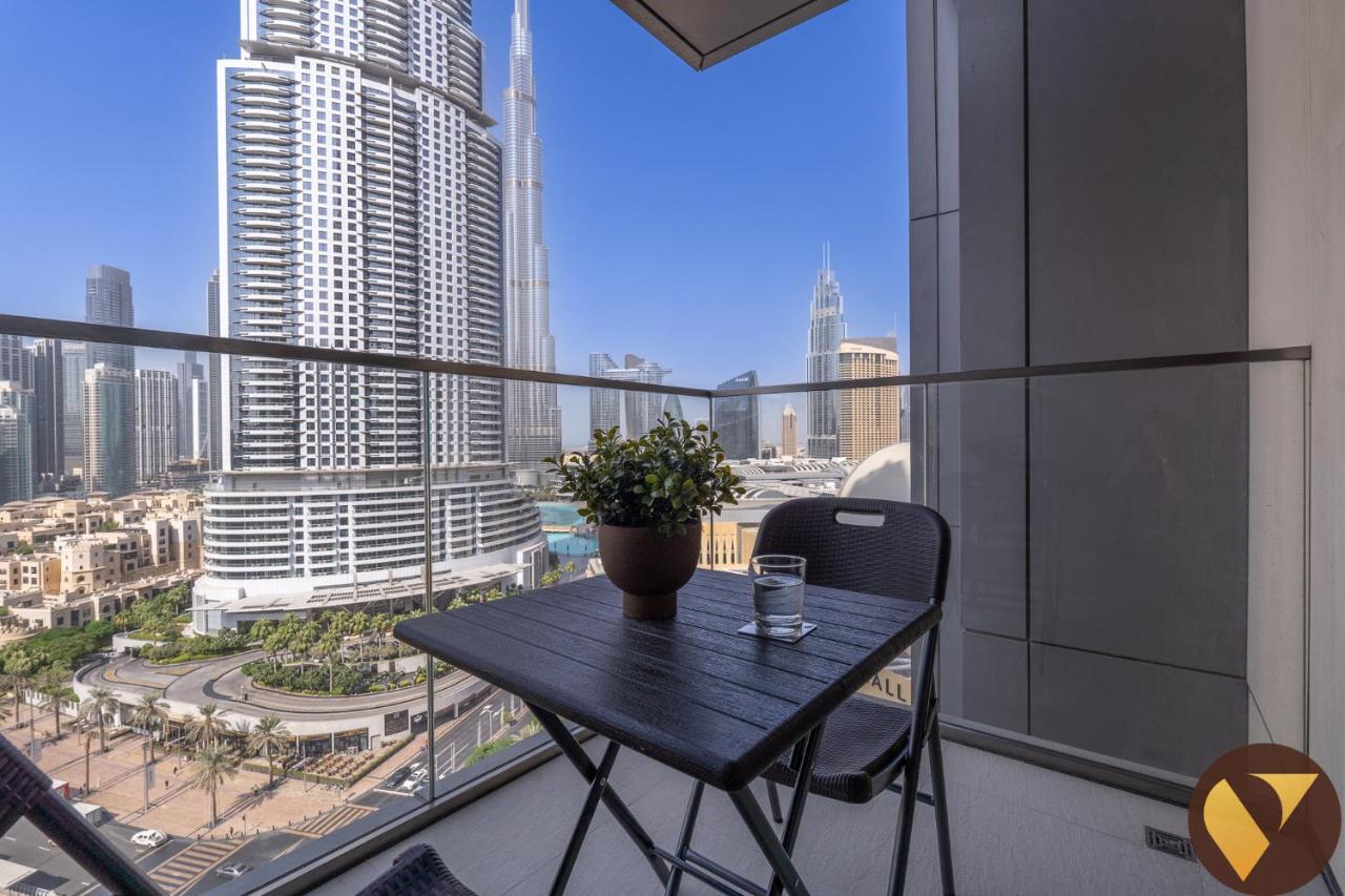 Vogue Vacation Homes, Downtown Boulevard Point near Burj Khalifa and Dubai Mall, One Bedroom Apartment with Burj Khalifa view from the Balcony and Access to all Amenities - 3