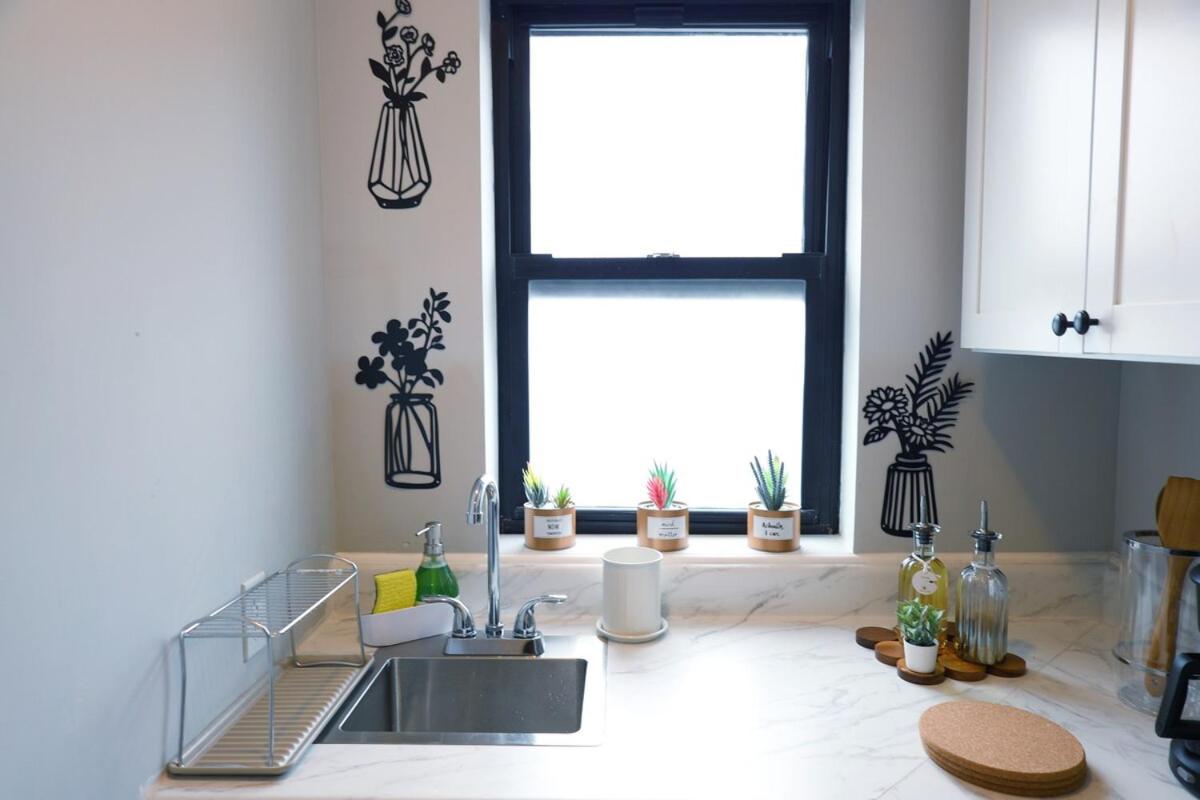 Bright & New Room Shared Apartment NYC Bus - 3