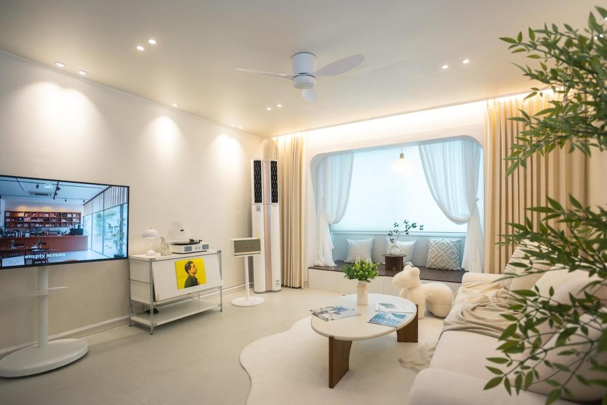 Near Hongik University Station and Mangwon Market Spacious living room and special tea room - 2