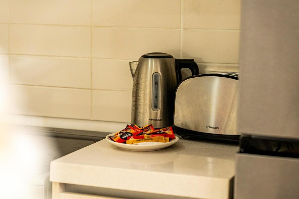 1BR Stylish Luxury Modern Home Yas Island 427WE B10 - 3