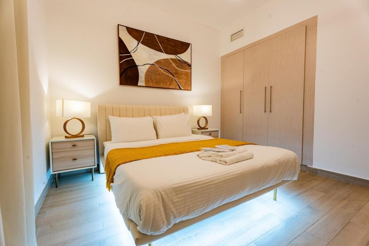 1BR Stylish Luxury Modern Home Yas Island 427WE B10 - 4