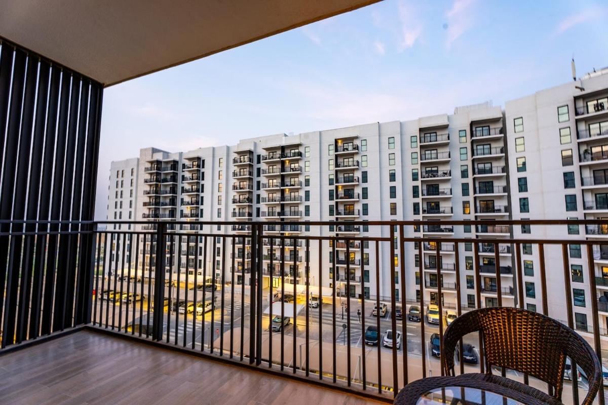 1BR Stylish Luxury Modern Home Yas Island 427WE B10 - 5