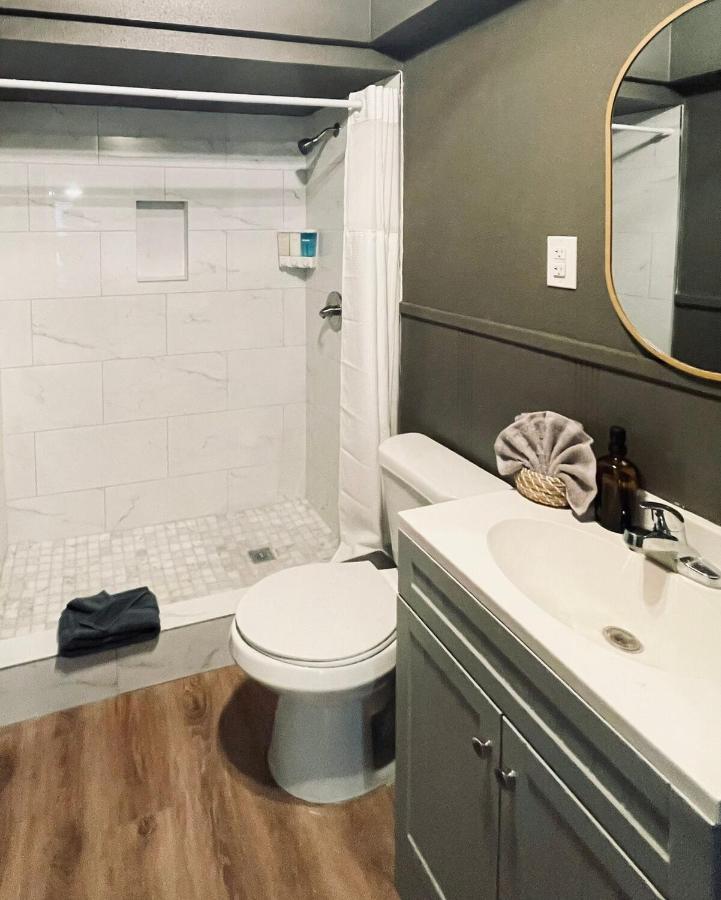 10 Beds, 2 Homes, Hot - Tub Near Downtown! - 3