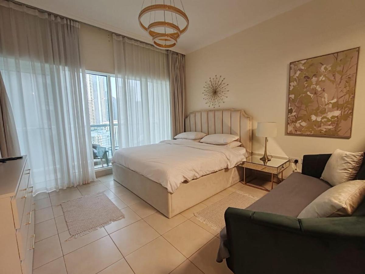 Downtown Dubai Mall walk & Burj Khalifa DIFC 5 mins - 2