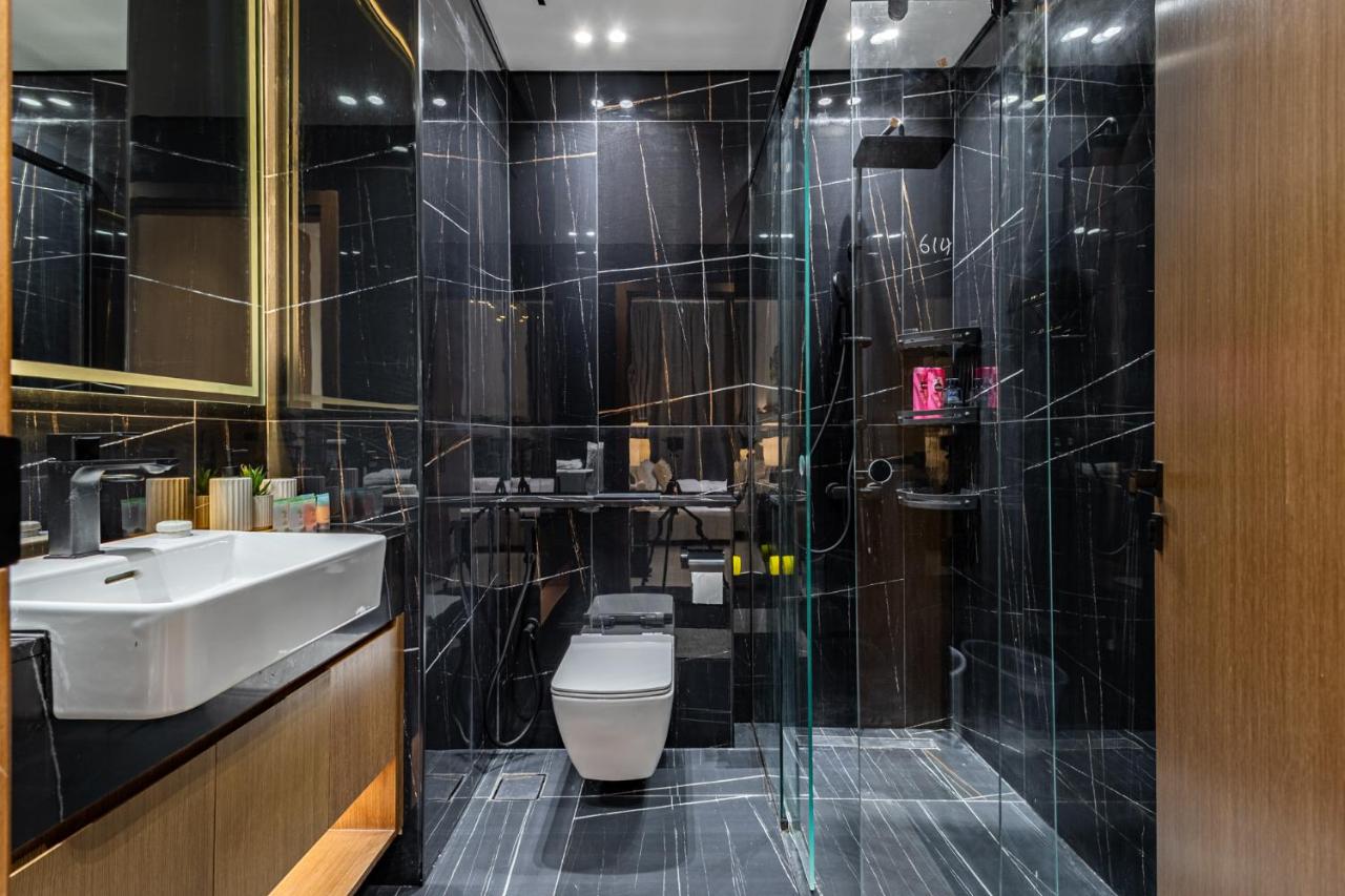 Luxury 1BR in Binghatti Onyx JVC with Pool, Gym & Balcony - 3