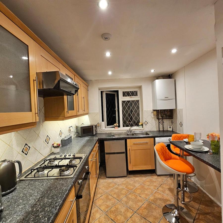 Stylish and Amazing Suite with Private Bathroom! - 4