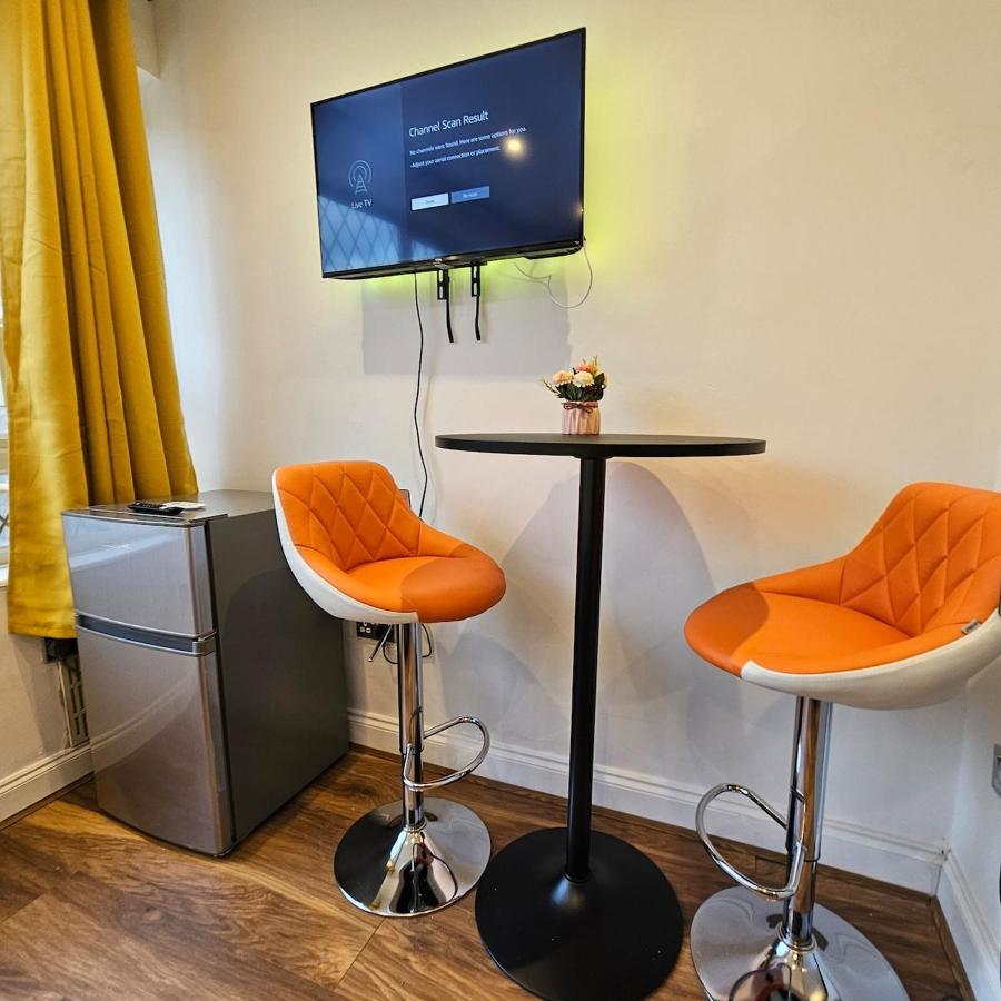 Stylish and Amazing Suite with Private Bathroom! - 5