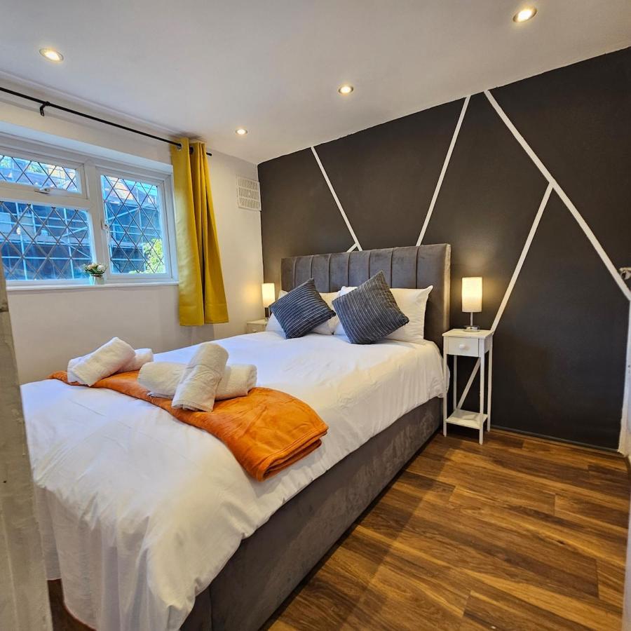 L3 Stylish and Central Room private Bathroom, Smart TV - 2