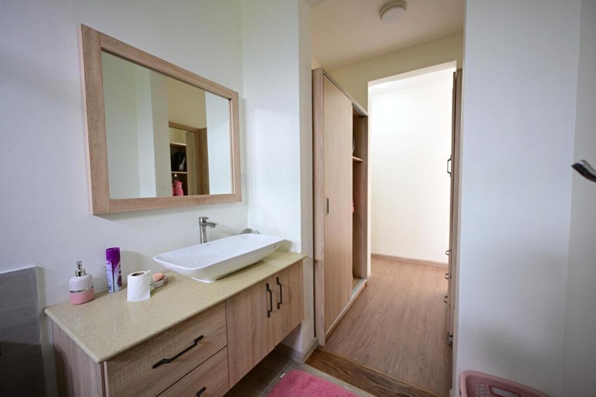 3 in suite bedrooms Villa in Avalon Golf Estate - 3