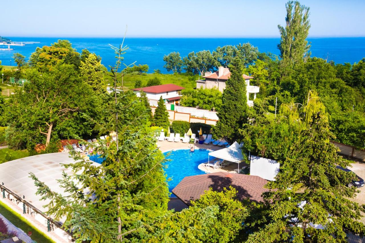Хотел Бриз 2, Варна – Обновени цени 2023