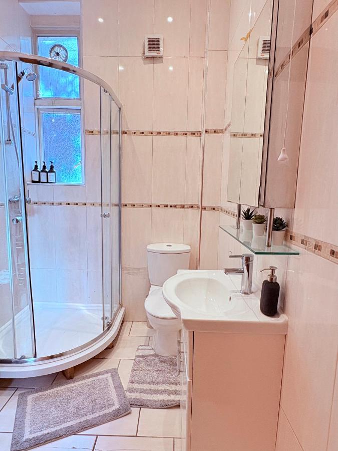 Superb affordable and very well located 3 bed flat for 6 people in Chelsea Zone 1 - 3