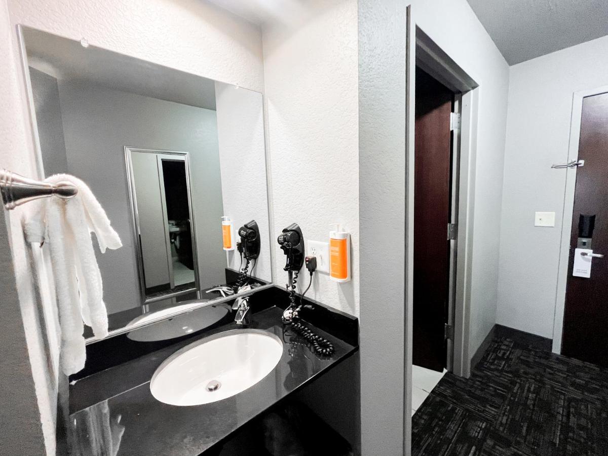 Metropolis Resort - Eau Claire — photo 23