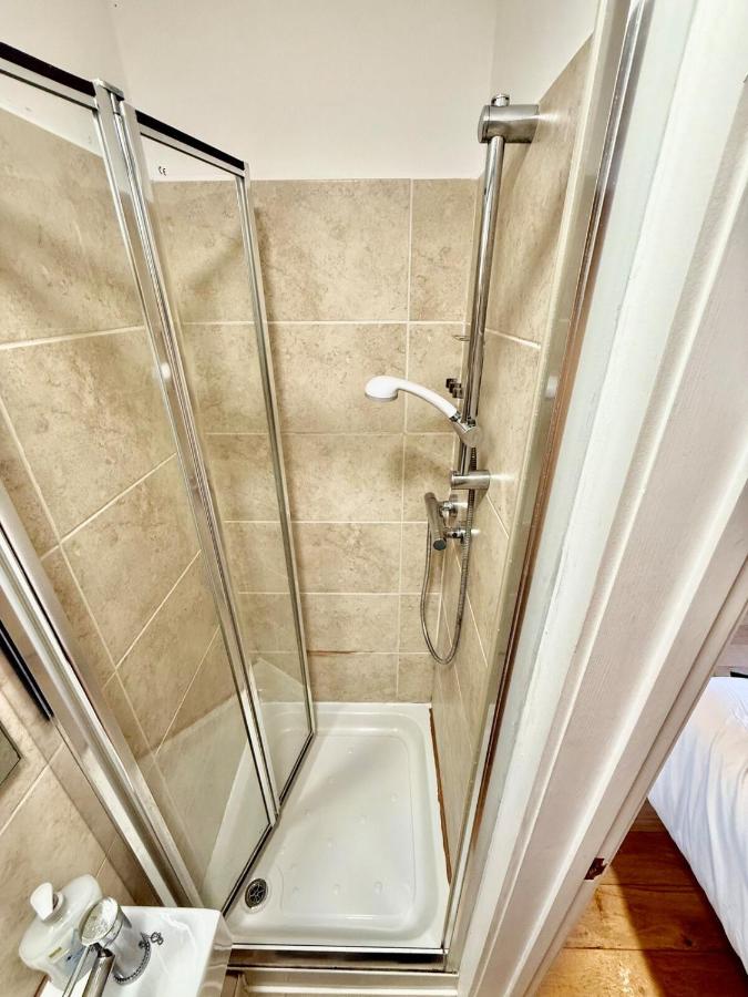 Beautiful Modern 2 Bed house combined with a vintage feel near Central Cambridge Sleeps 4 - 3
